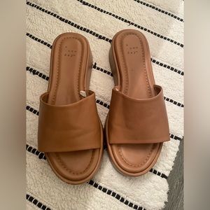 Platform sandals! Womens 7 wide